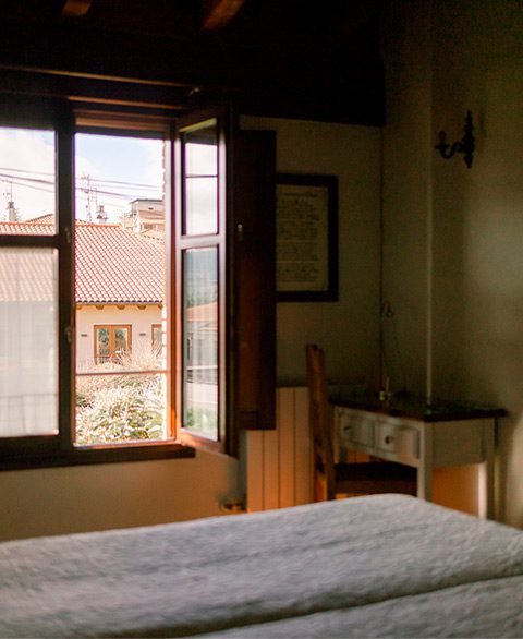 Mbriones Home Ventana Abierta